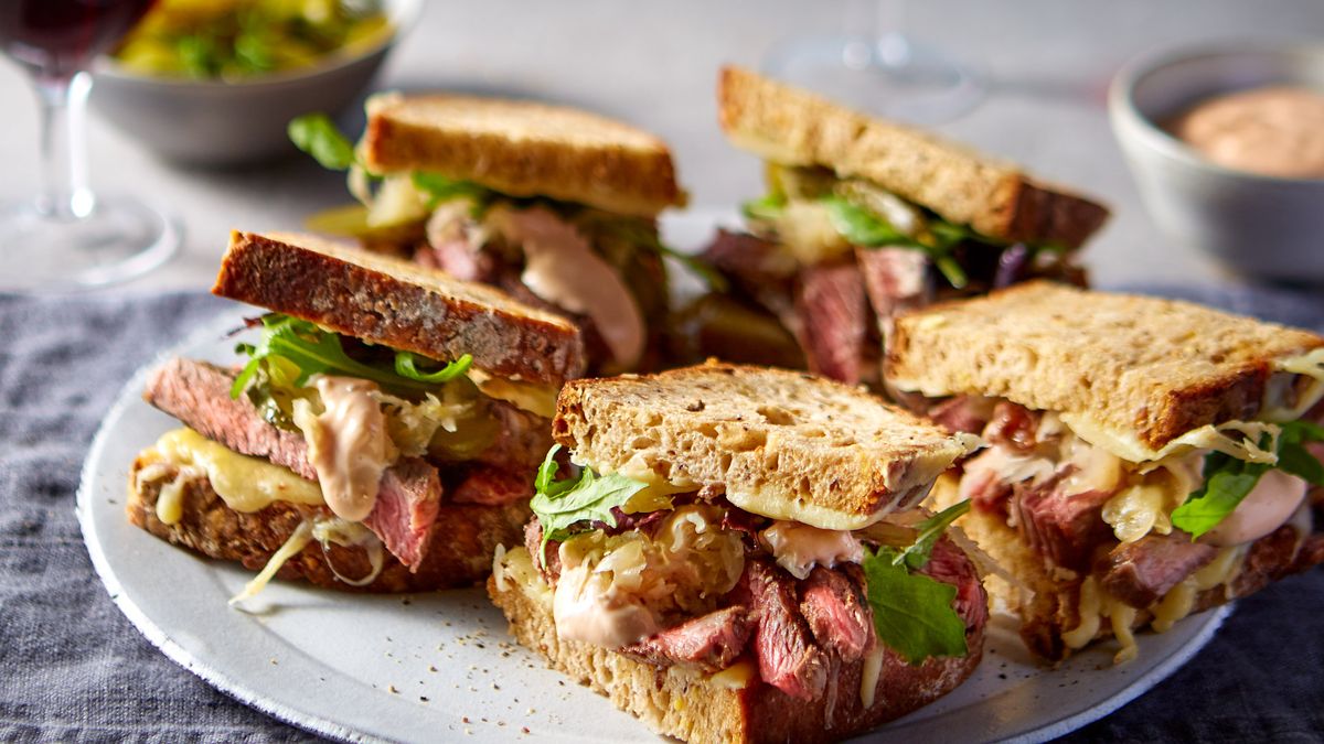 Tyto nezapomenutelné Steak Reubens ohromí vaše hosty toto léto